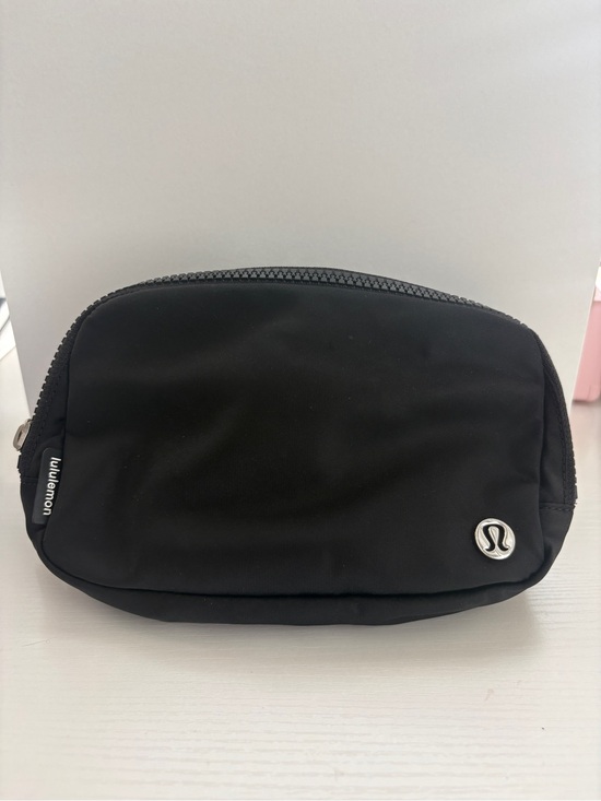 lululemon athletica Handbags - Lululemon Black Everywhere Belt Bag Crossbody Nylon Adjustable Strap